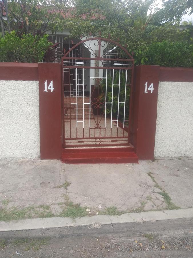 15 Min From The Airport In Kingston Jamaica Appartement Buitenkant foto